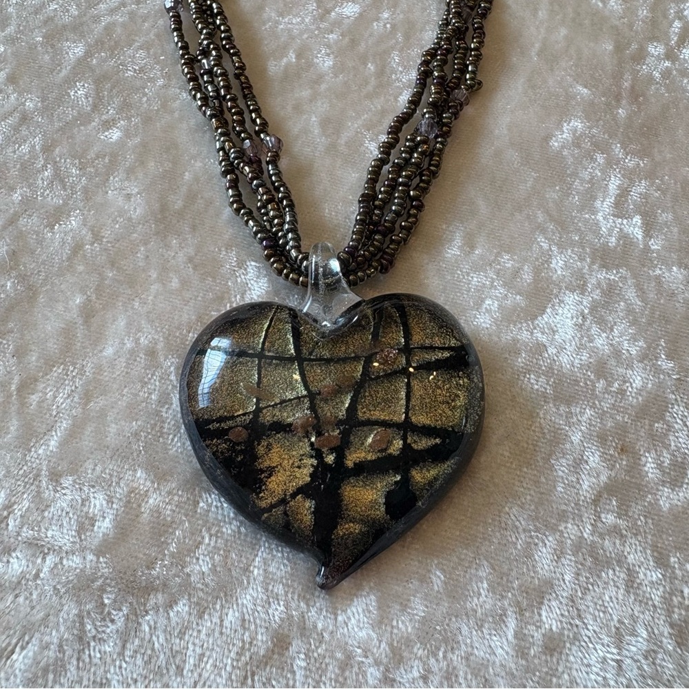 Black & Gold Flecked Heart Murano Glass Beaded Necklace EUC Vintage Retro V-Day